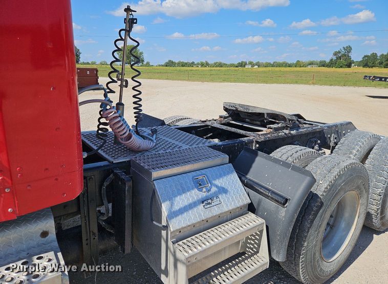 image for item LM9137 1997 Kenworth T800  semi truck