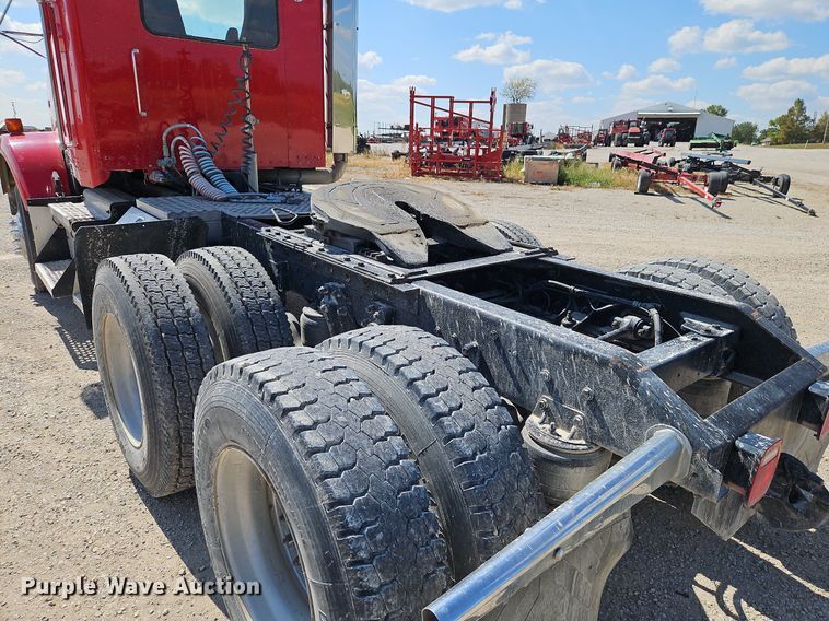 image for item LM9137 1997 Kenworth T800  semi truck