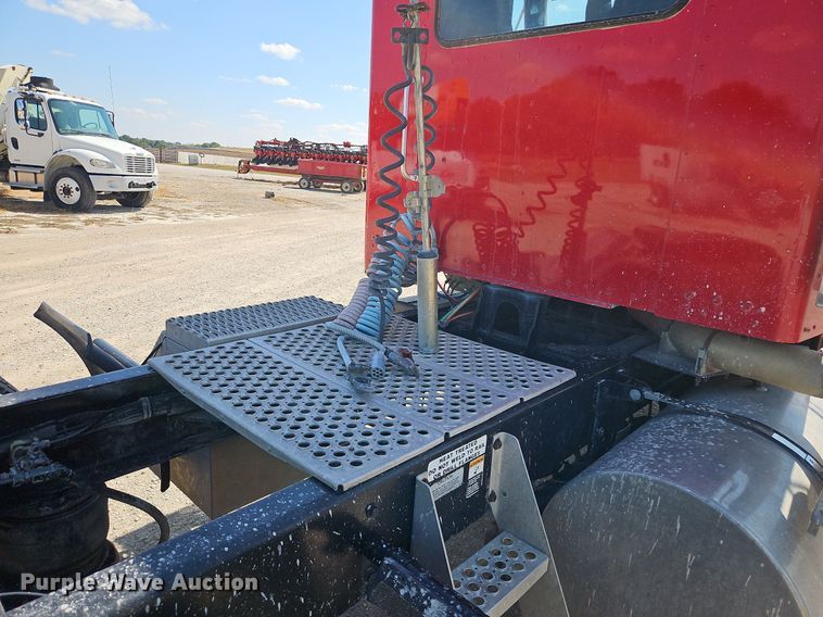 image for item LM9137 1997 Kenworth T800  semi truck