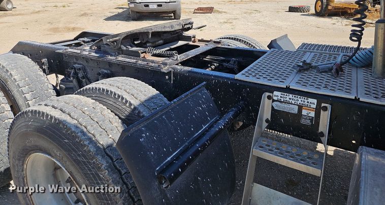 image for item LM9137 1997 Kenworth T800  semi truck