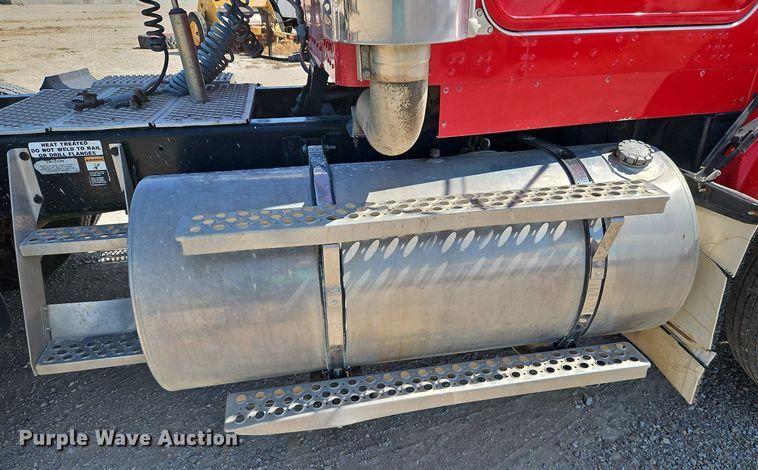 image for item LM9137 1997 Kenworth T800  semi truck