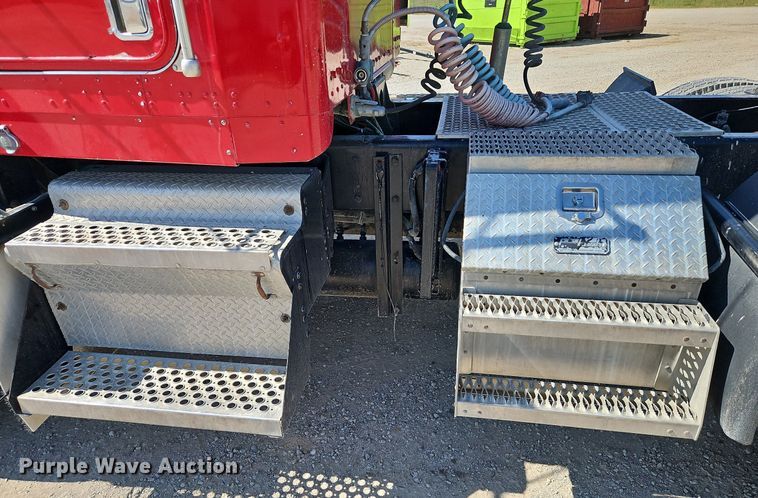 image for item LM9137 1997 Kenworth T800  semi truck