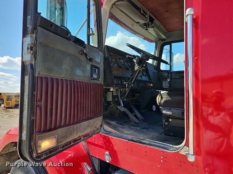 image for item LM9137 1997 Kenworth T800  semi truck