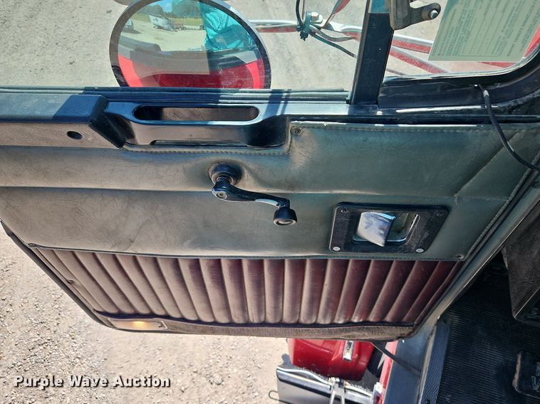 image for item LM9137 1997 Kenworth T800  semi truck