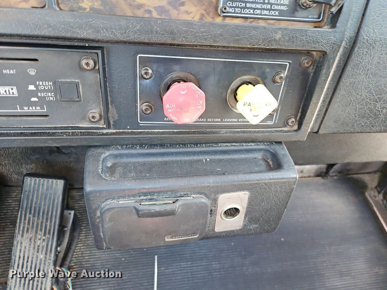 image for item LM9137 1997 Kenworth T800  semi truck