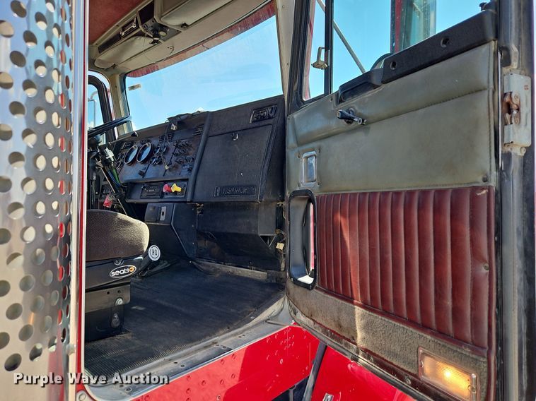 image for item LM9137 1997 Kenworth T800  semi truck