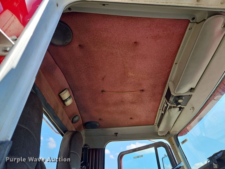 image for item LM9137 1997 Kenworth T800  semi truck