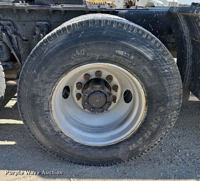 image for item LM9137 1997 Kenworth T800  semi truck