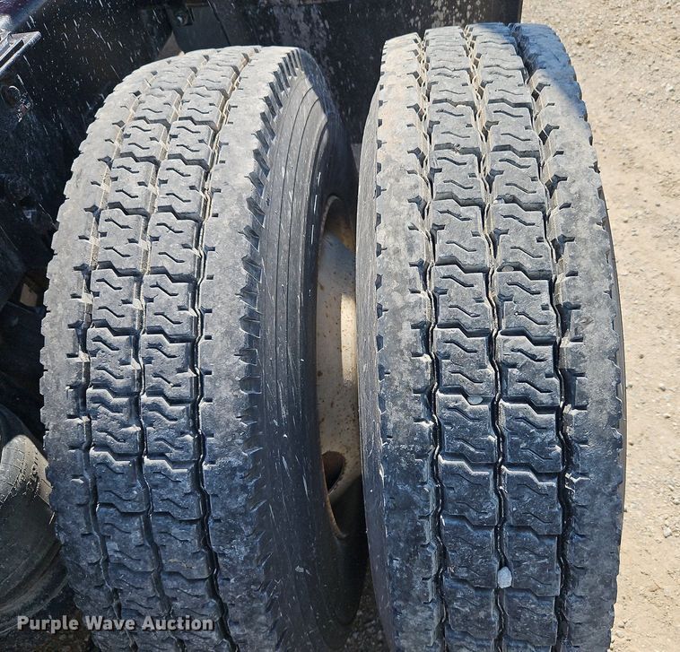 image for item LM9137 1997 Kenworth T800  semi truck