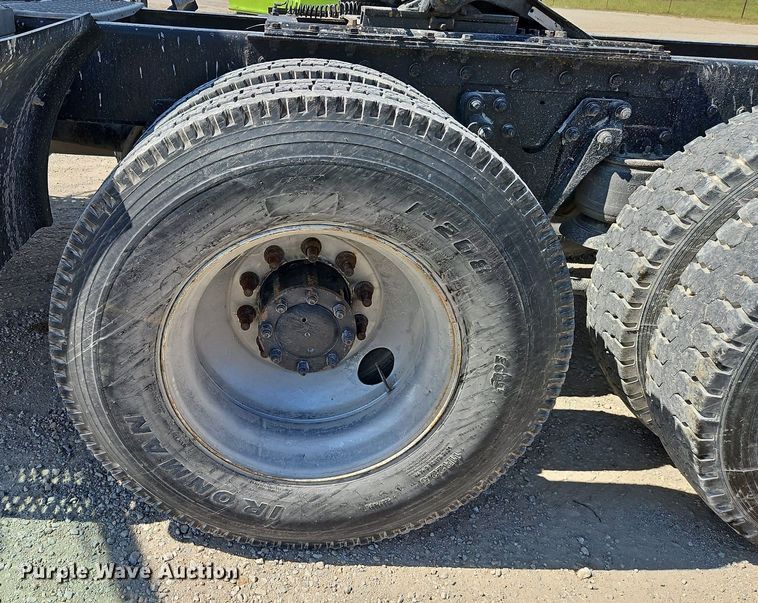 image for item LM9137 1997 Kenworth T800  semi truck