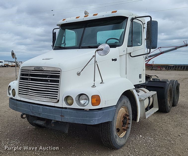 image for item LS9725 2002 Freightliner Century Class  semi truck