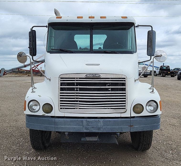 image for item LS9725 2002 Freightliner Century Class  semi truck