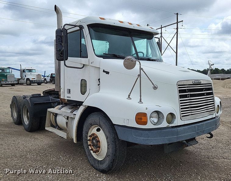 image for item LS9725 2002 Freightliner Century Class  semi truck