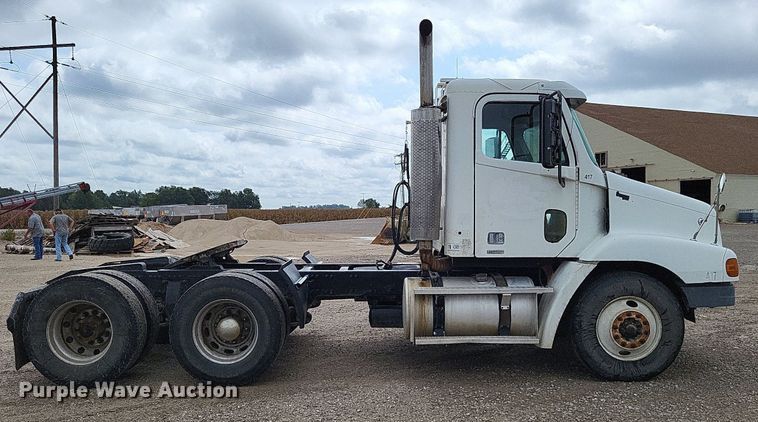 image for item LS9725 2002 Freightliner Century Class  semi truck