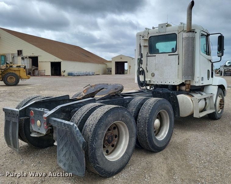 image for item LS9725 2002 Freightliner Century Class  semi truck