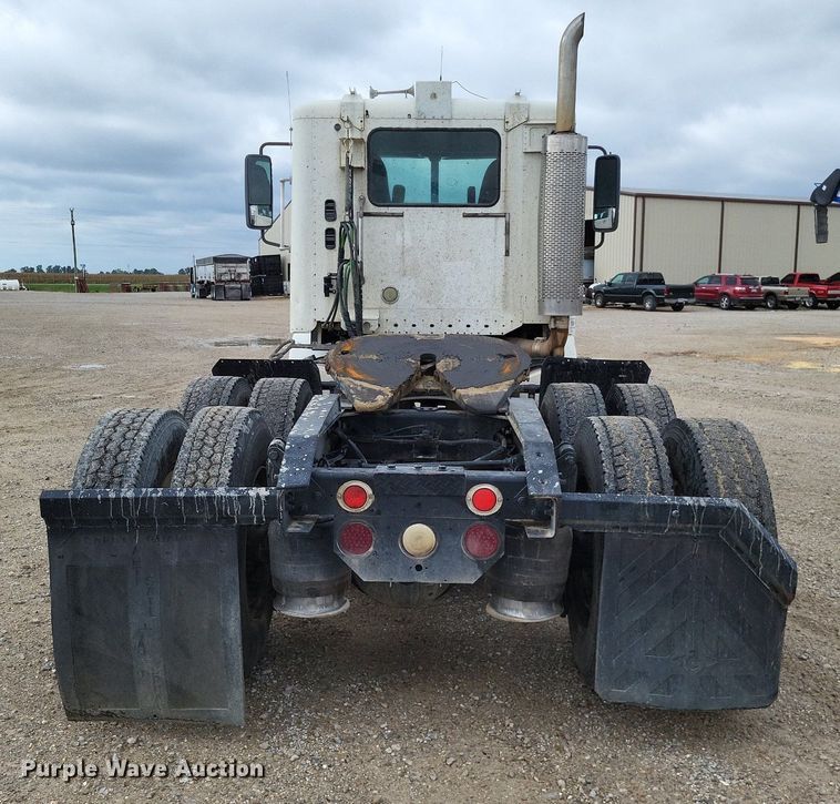 image for item LS9725 2002 Freightliner Century Class  semi truck