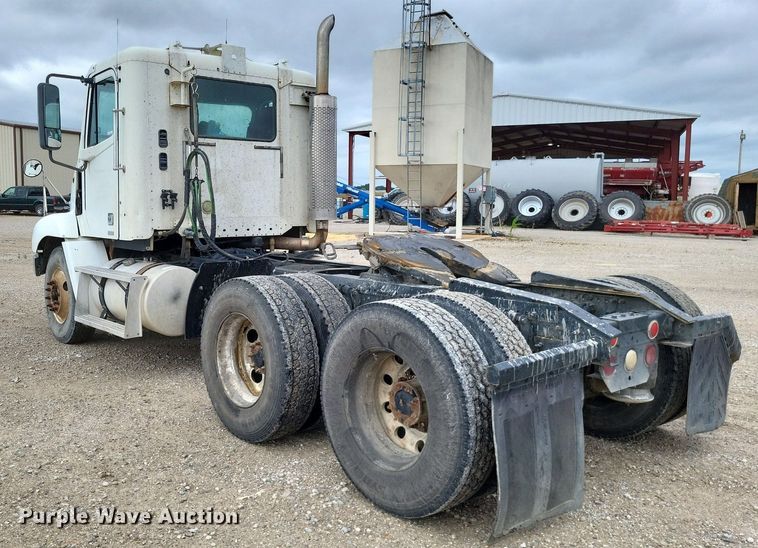 image for item LS9725 2002 Freightliner Century Class  semi truck