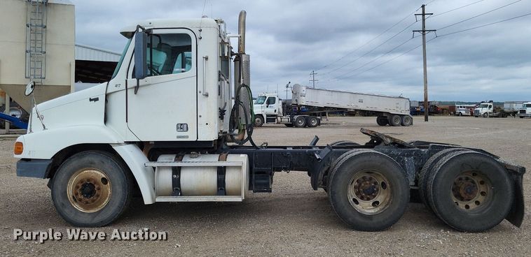 image for item LS9725 2002 Freightliner Century Class  semi truck