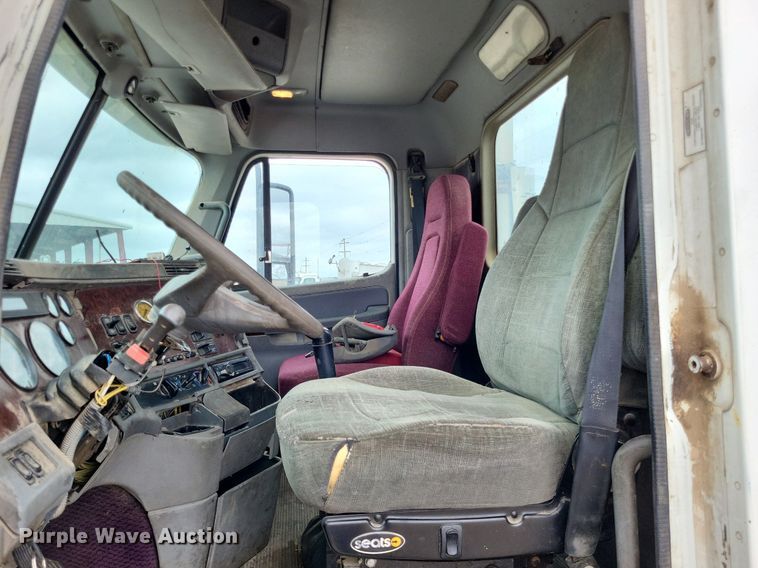 image for item LS9725 2002 Freightliner Century Class  semi truck