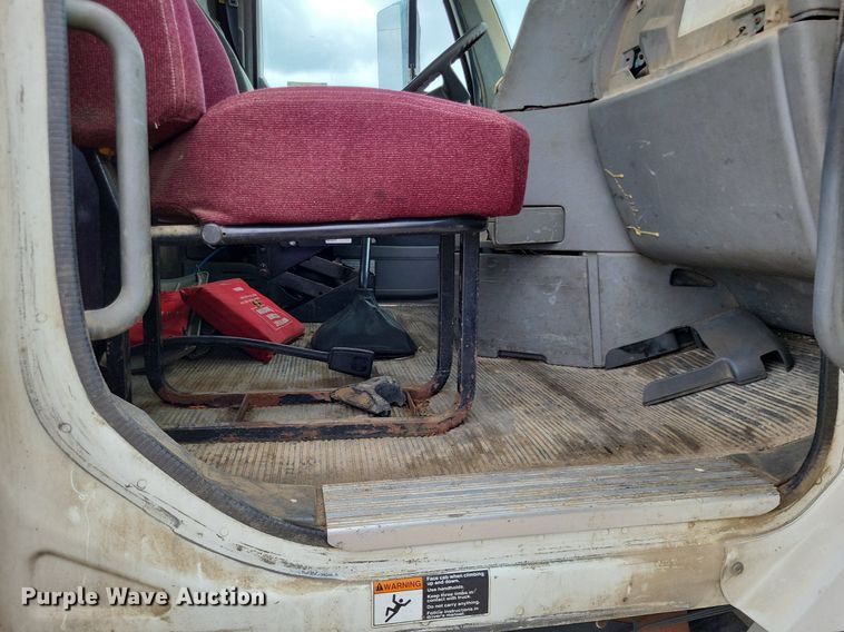 image for item LS9725 2002 Freightliner Century Class  semi truck