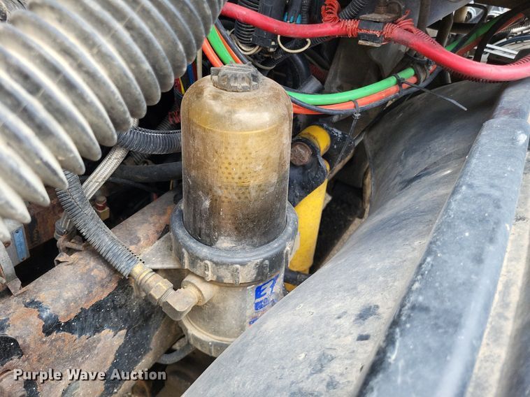 image for item LS9725 2002 Freightliner Century Class  semi truck