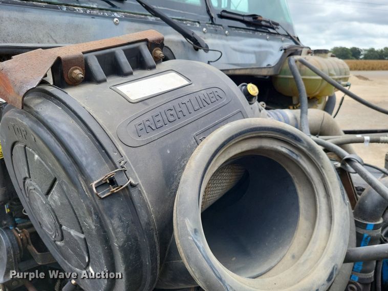 image for item LS9725 2002 Freightliner Century Class  semi truck