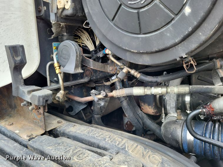 image for item LS9725 2002 Freightliner Century Class  semi truck