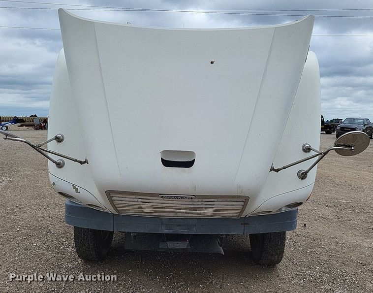 image for item LS9725 2002 Freightliner Century Class  semi truck