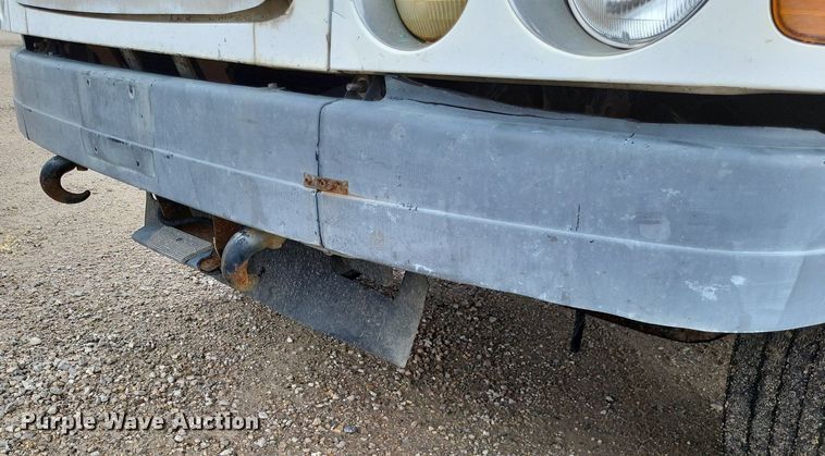 image for item LS9725 2002 Freightliner Century Class  semi truck