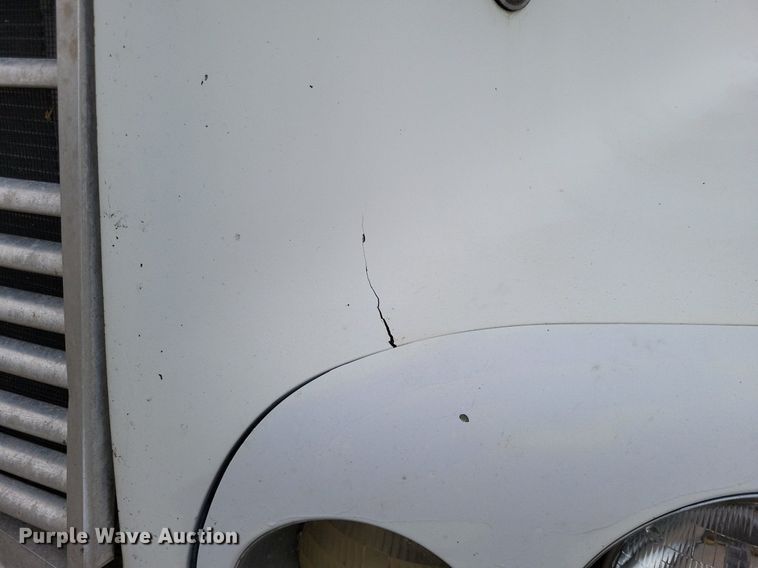 image for item LS9725 2002 Freightliner Century Class  semi truck