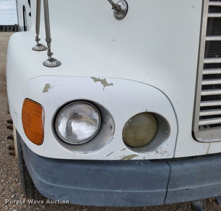 image for item LS9725 2002 Freightliner Century Class  semi truck