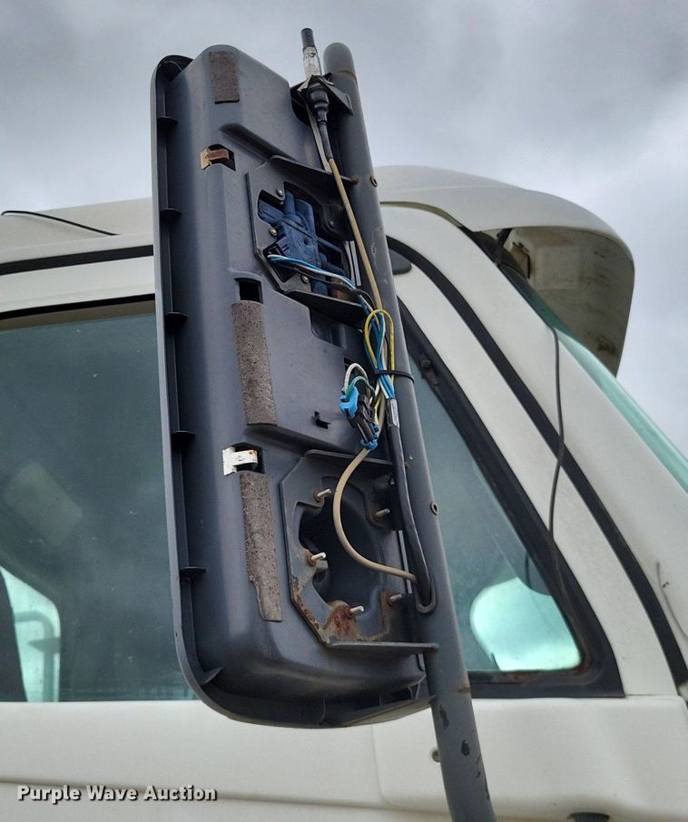 image for item LS9725 2002 Freightliner Century Class  semi truck