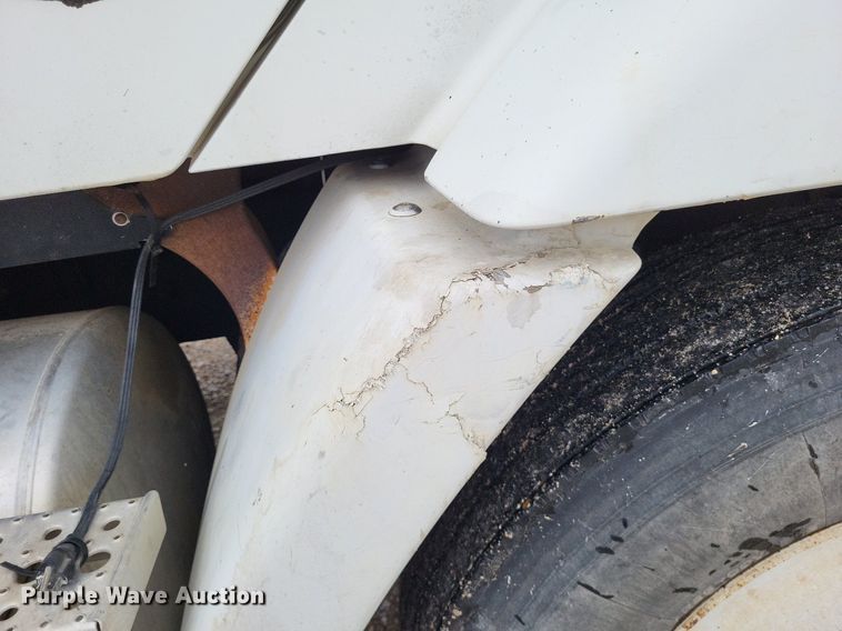 image for item LS9725 2002 Freightliner Century Class  semi truck