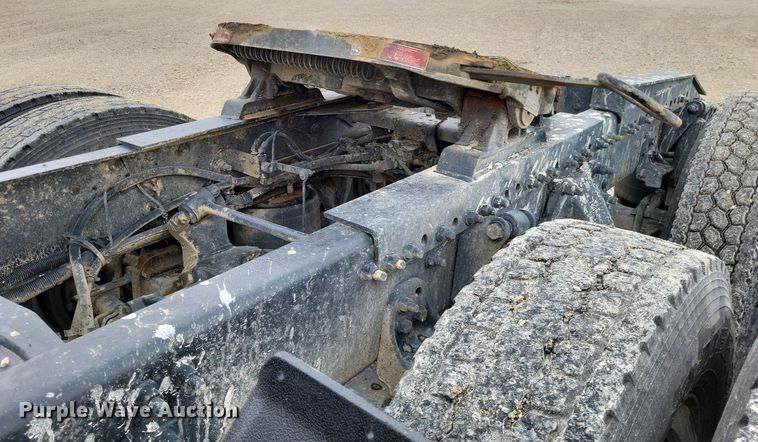 image for item LS9725 2002 Freightliner Century Class  semi truck