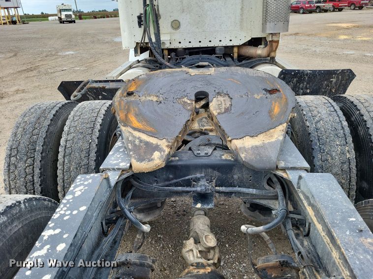 image for item LS9725 2002 Freightliner Century Class  semi truck