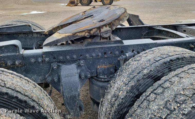 image for item LS9725 2002 Freightliner Century Class  semi truck