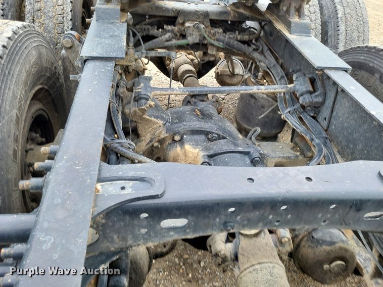 image for item LS9725 2002 Freightliner Century Class  semi truck