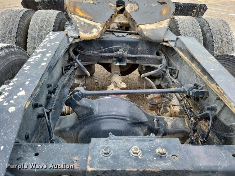 image for item LS9725 2002 Freightliner Century Class  semi truck