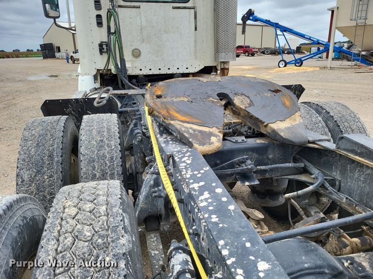 image for item LS9725 2002 Freightliner Century Class  semi truck