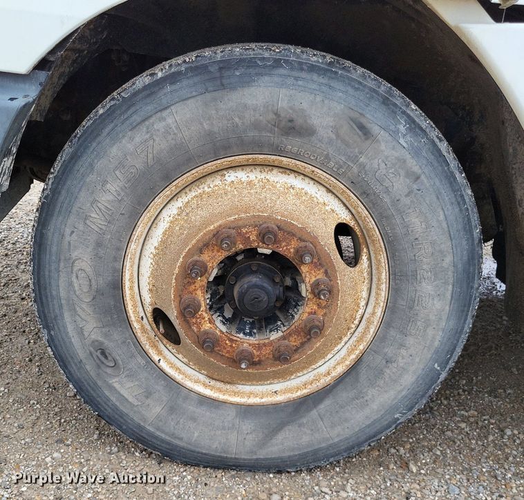 image for item LS9725 2002 Freightliner Century Class  semi truck