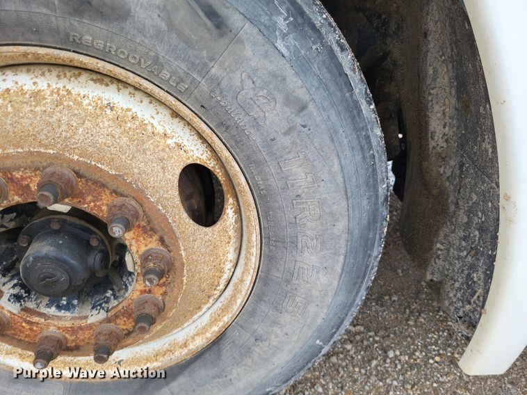 image for item LS9725 2002 Freightliner Century Class  semi truck