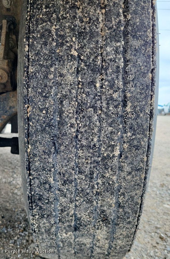 image for item LS9725 2002 Freightliner Century Class  semi truck