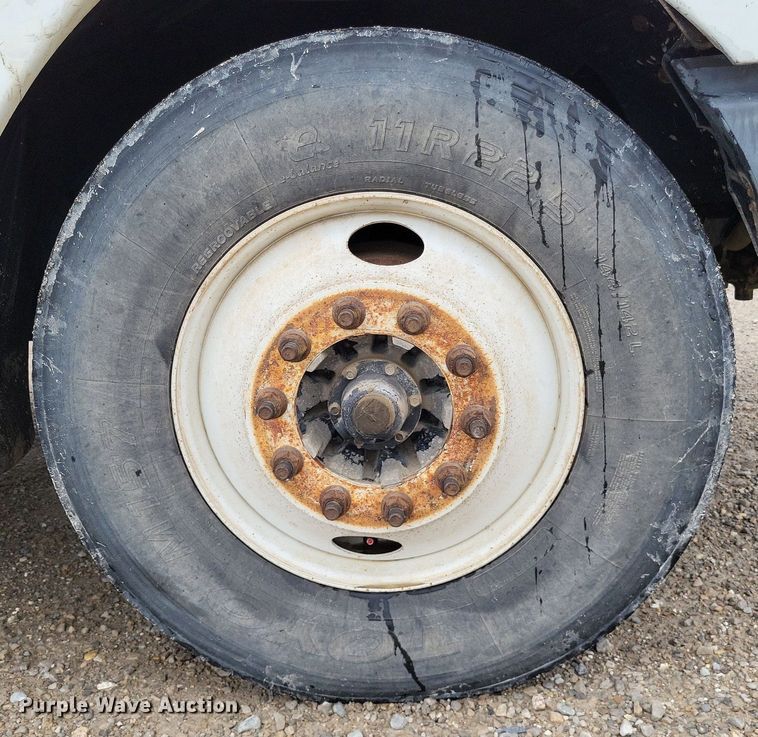 image for item LS9725 2002 Freightliner Century Class  semi truck