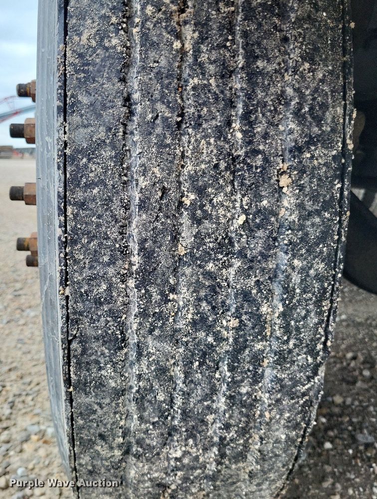 image for item LS9725 2002 Freightliner Century Class  semi truck