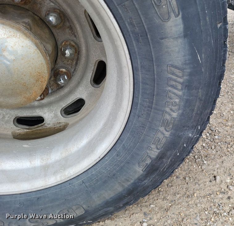 image for item LS9725 2002 Freightliner Century Class  semi truck