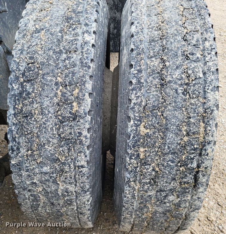 image for item LS9725 2002 Freightliner Century Class  semi truck