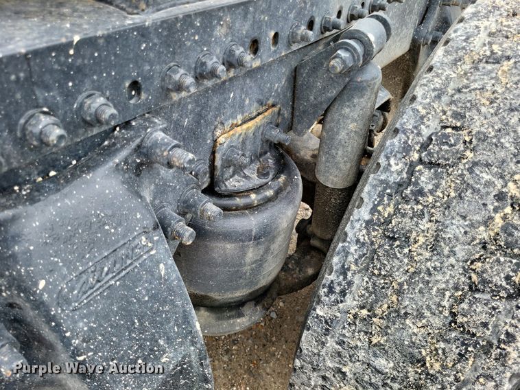 image for item LS9725 2002 Freightliner Century Class  semi truck