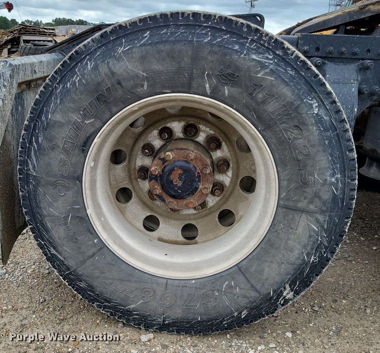 image for item LS9725 2002 Freightliner Century Class  semi truck