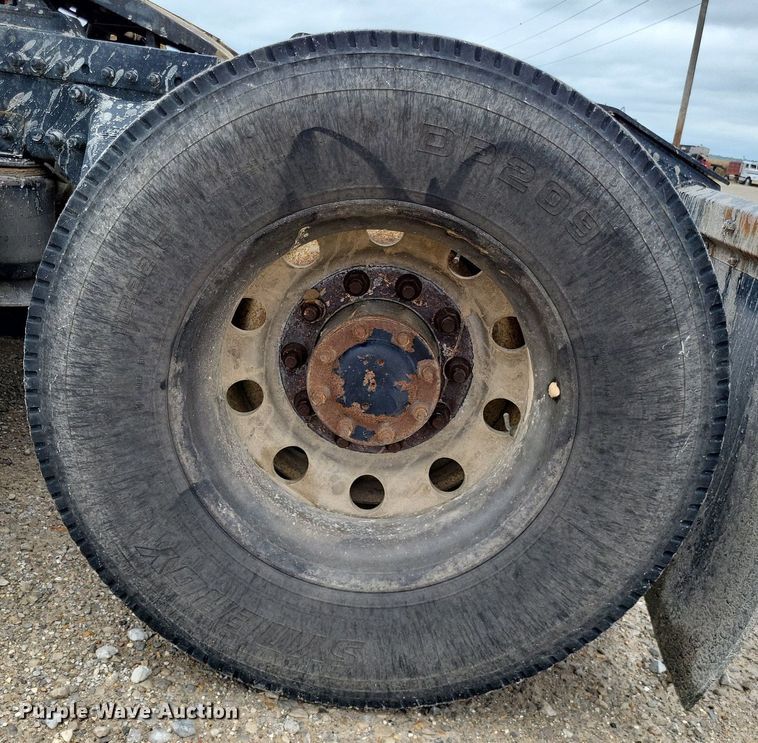 image for item LS9725 2002 Freightliner Century Class  semi truck