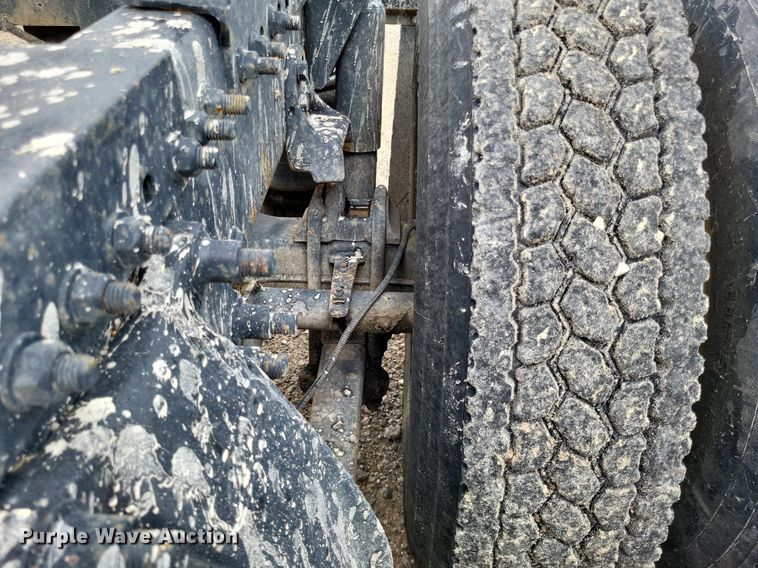 image for item LS9725 2002 Freightliner Century Class  semi truck